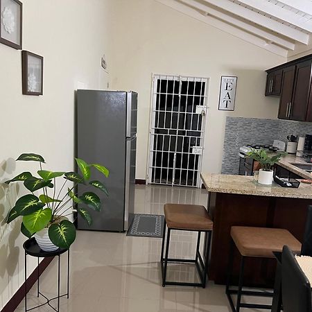 فيلا Bellarose At Colbeck ,Gated With Pool, Stylishly Modern Old Harbour المظهر الخارجي الصورة