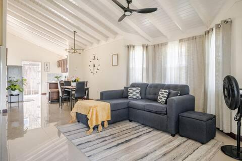 فيلا Bellarose At Colbeck ,Gated With Pool, Stylishly Modern Old Harbour المظهر الخارجي الصورة