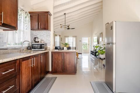 فيلا Bellarose At Colbeck ,Gated With Pool, Stylishly Modern Old Harbour المظهر الخارجي الصورة