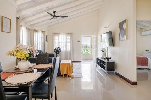 فيلا Bellarose At Colbeck ,Gated With Pool, Stylishly Modern Old Harbour المظهر الخارجي الصورة
