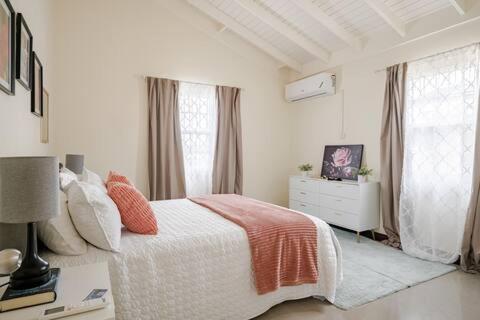 فيلا Bellarose At Colbeck ,Gated With Pool, Stylishly Modern Old Harbour المظهر الخارجي الصورة