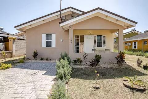 فيلا Bellarose At Colbeck ,Gated With Pool, Stylishly Modern Old Harbour المظهر الخارجي الصورة