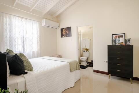 فيلا Bellarose At Colbeck ,Gated With Pool, Stylishly Modern Old Harbour المظهر الخارجي الصورة