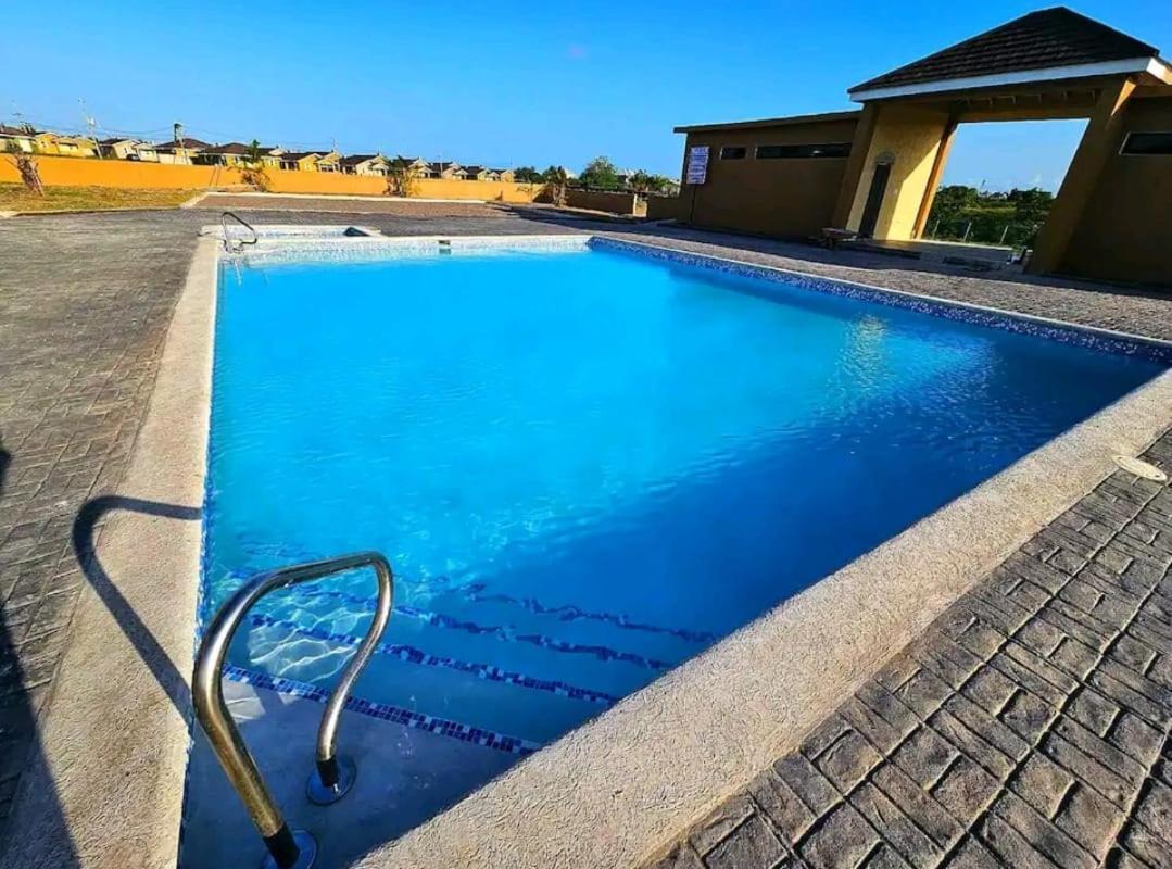 فيلا Bellarose At Colbeck ,Gated With Pool, Stylishly Modern Old Harbour المظهر الخارجي الصورة